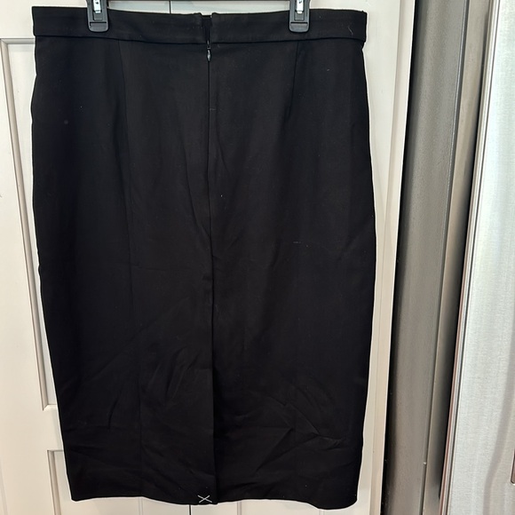 J. Crew  No. 3  Pencil Skirt in Italian Fabric. Made in Italy. Size 16 - Picture 2 of 5